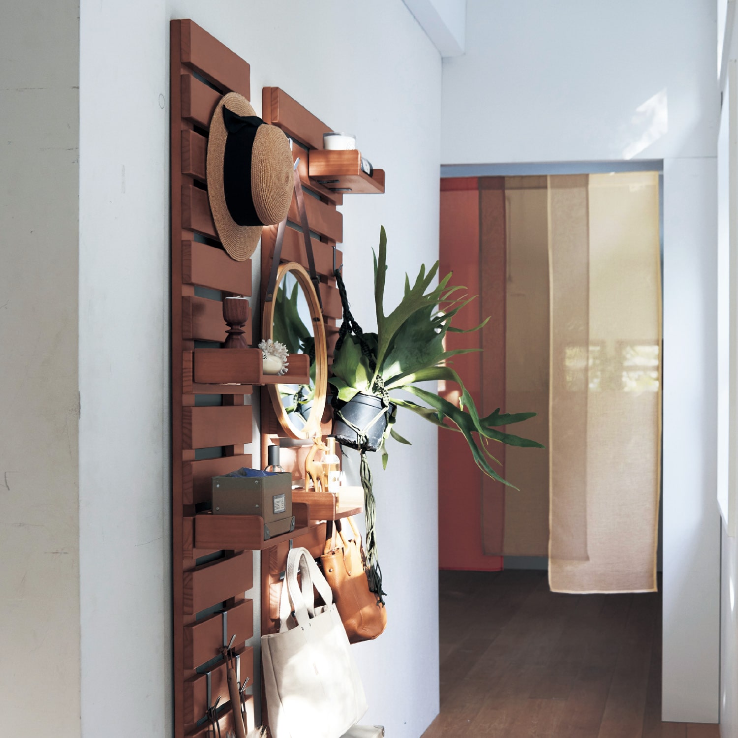 ベルメゾン 突っ張らずに取り付けられるディスプレイラック ナチュラル