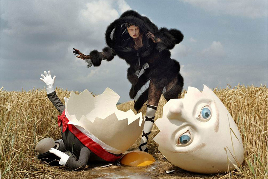 世界的ファッション写真家ティム・ウォーカーが撮る唯一無二の世界