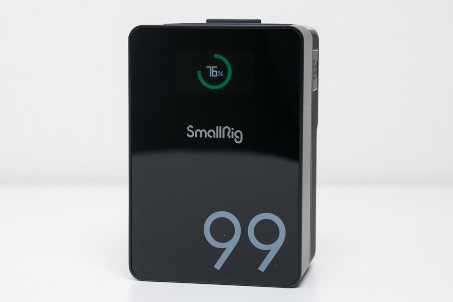 多様な接続性と高速充電を実現する「VB99 ProミニVマウントバッテリー