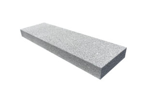 ベトナム錆 敷石のみぎり仕上げ | 石材問屋 渋谷石材株式会社 | 燈籠