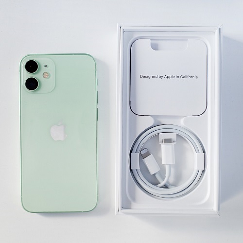 iPhone12 miniグリーンレビュー】コンパクトサイズでかわいい。でも