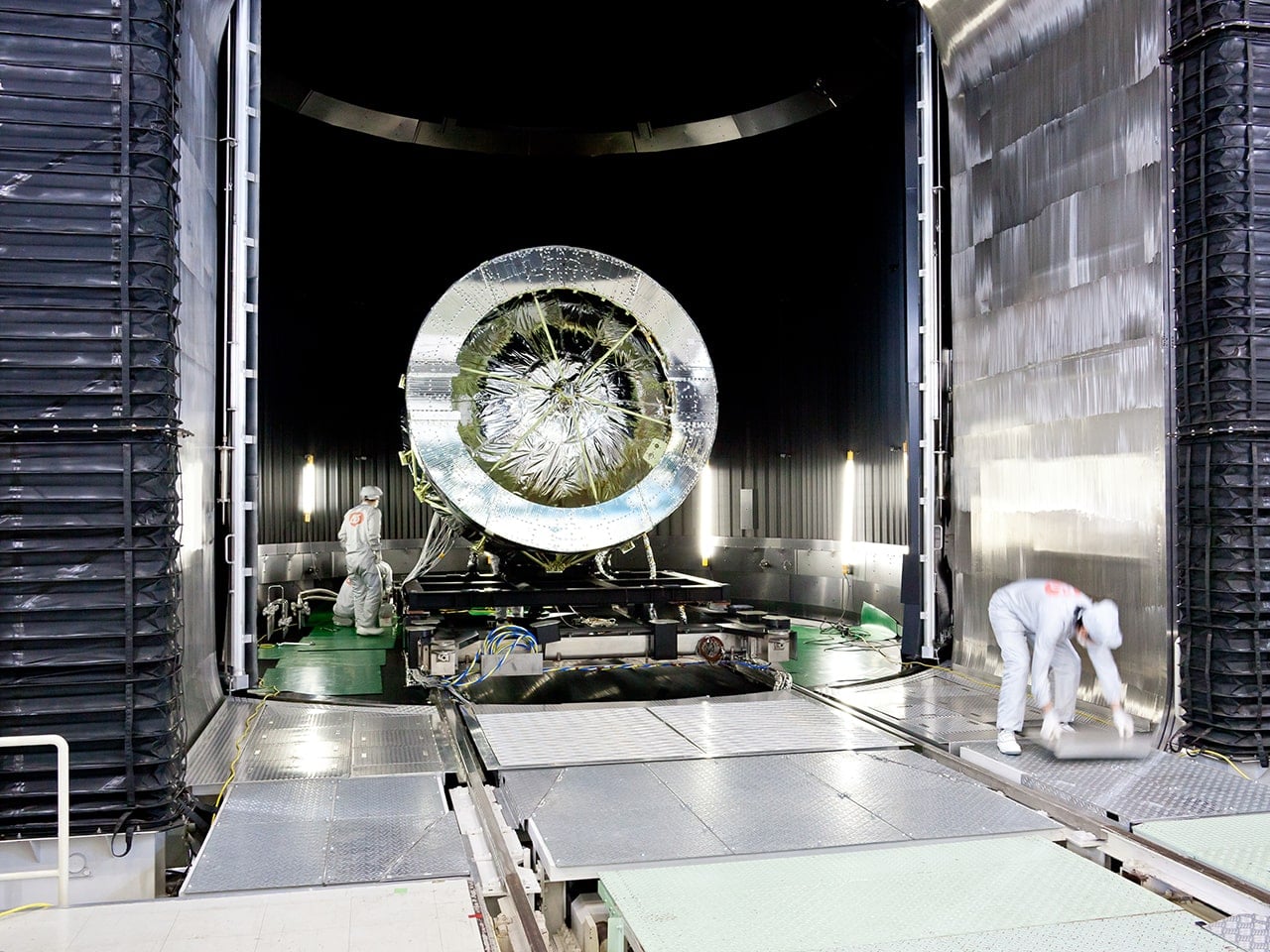 JAXA 環境試験技術ユニット | 8mφスペースチャンバ
