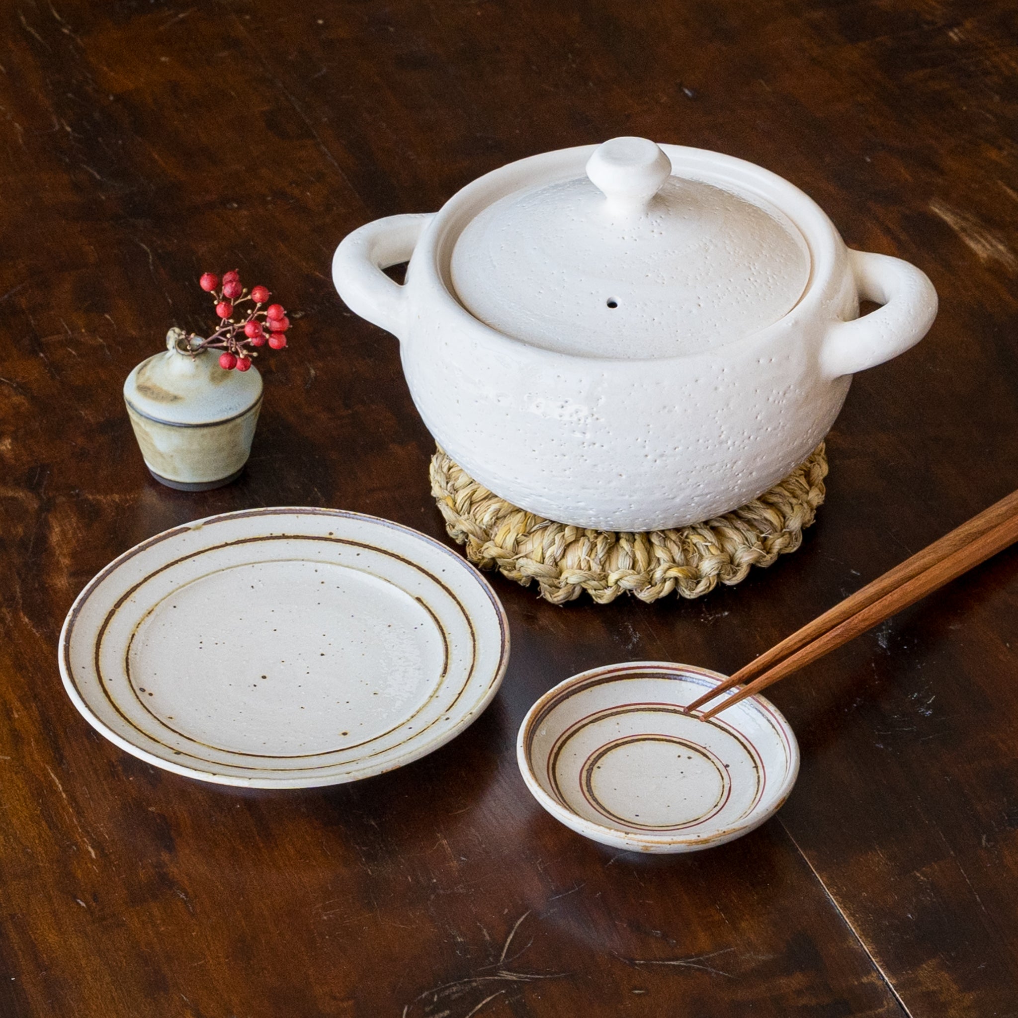 伊賀焼窯元 長谷園 伊賀土鍋 白丸 1～2人用｜和食器通販 四季折折