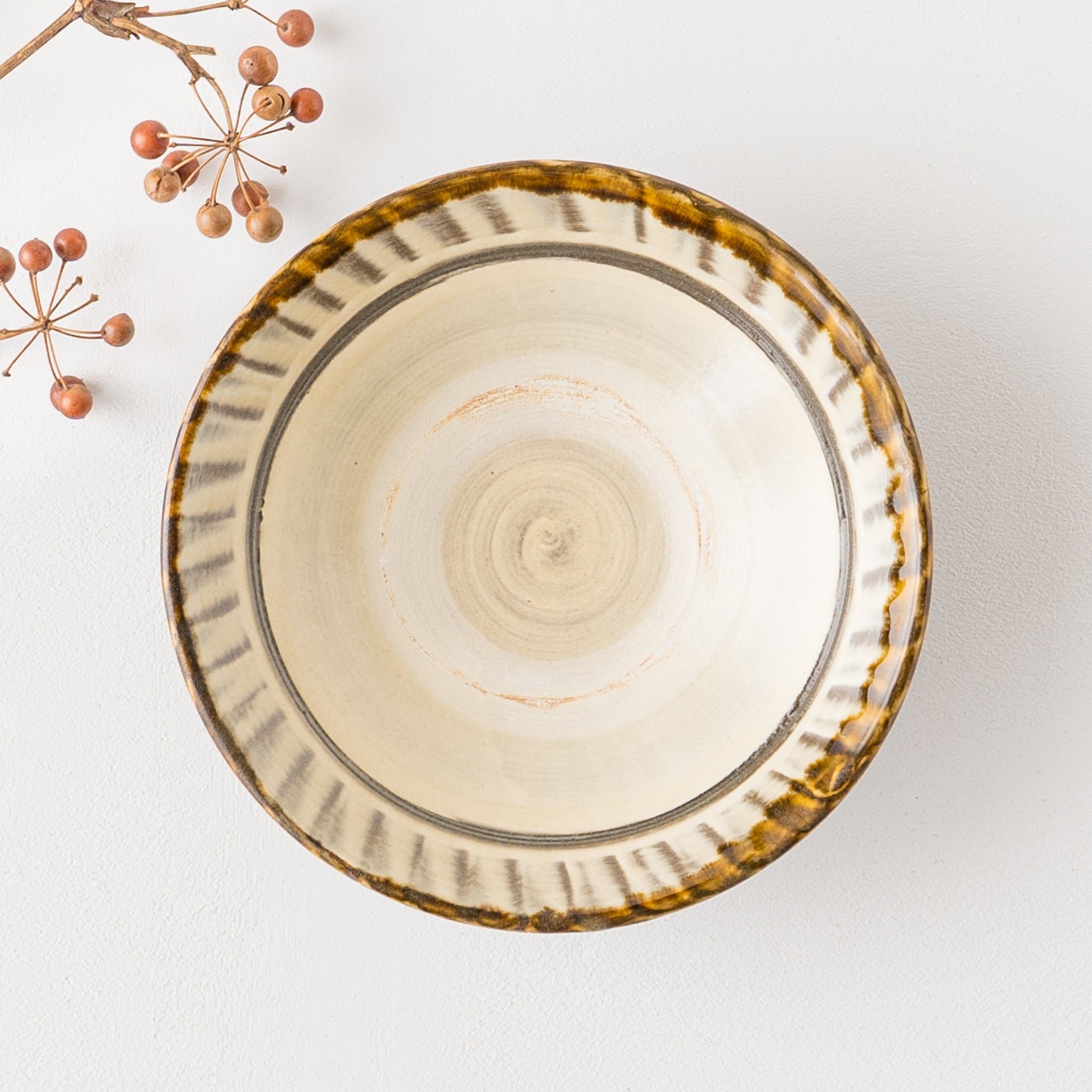 小鹿田焼 坂本庸一窯 5寸皿 刷毛目 フチ 白 飴色｜和食器通販 四季折折