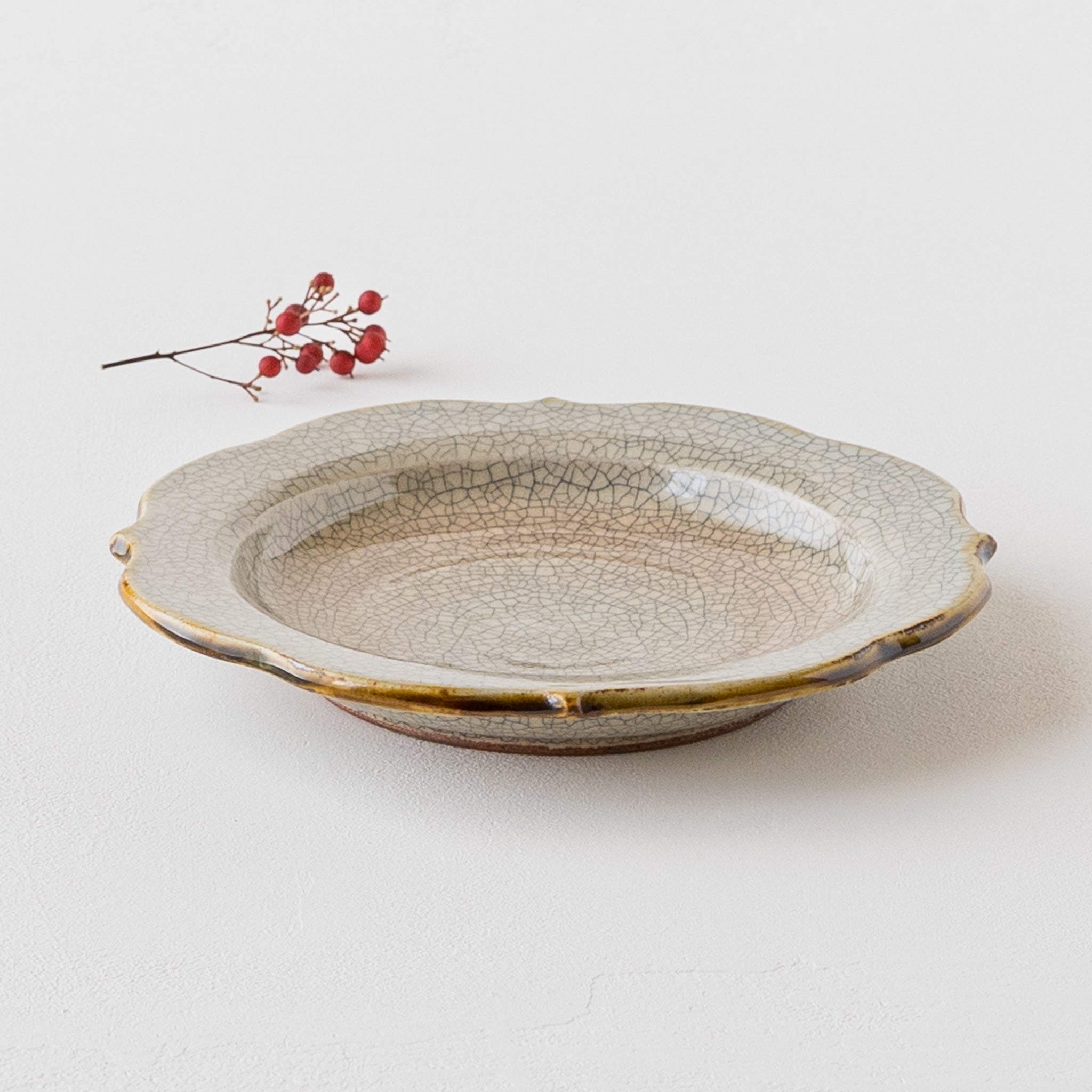 作家 はなクラフト 6寸リム輪花皿 墨入貫入｜和食器通販 四季折折