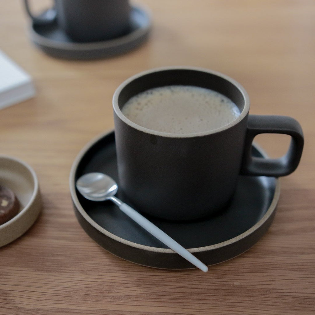カップ&ソーサーセット ブラック | ハサミポーセリンの正規代理店