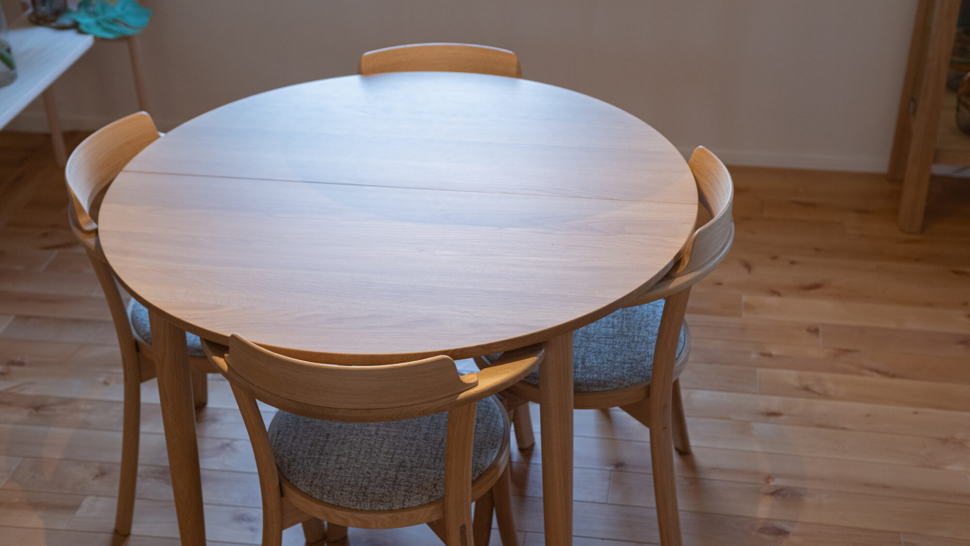 RUNT OM ルントオム チェアー | 塩田家具 リヴリア