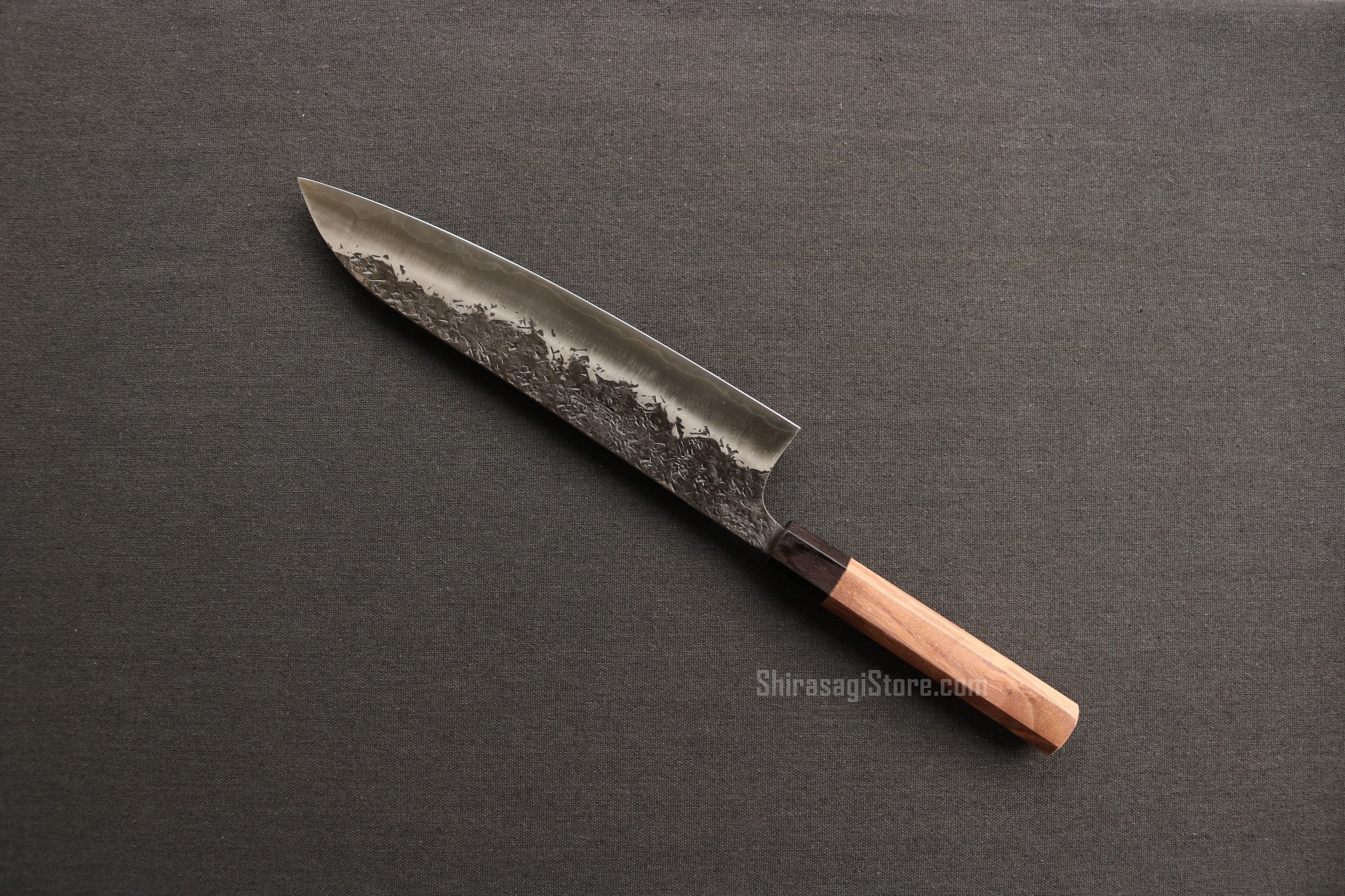 間中刃物 貴輔 牛刀 包丁 青紙二号 ステンレス 割込 黒打 槌目 240