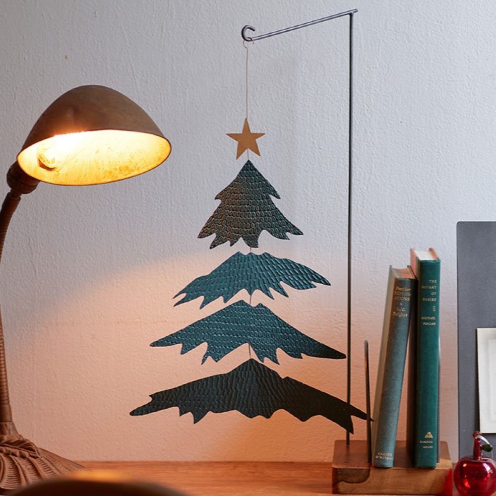 壁や空間に飾れる ブリキのクリスマスツリー（2色・2サイズ） | shesay