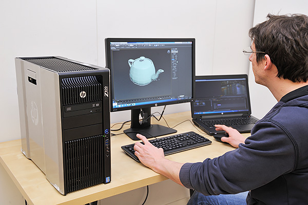 24コアのインテル® Xeon® プロセッサーを搭載したZ820と、最新の