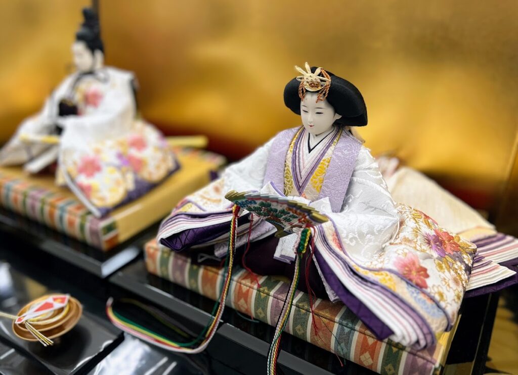 お子様の健やかな成長を願う秀月オリジナルの上品に美しいお雛様