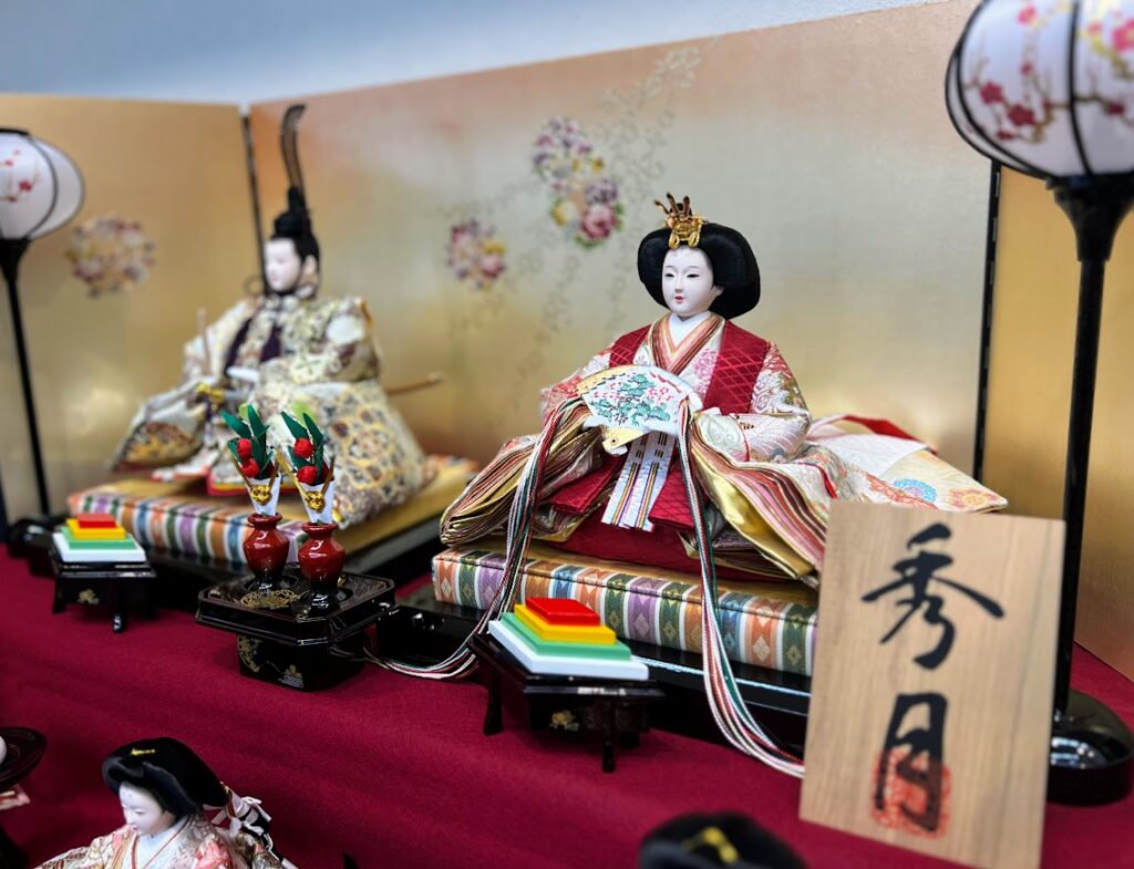 浜松市中央区のN様は秀月オリジナルの豪華な三段飾りの高級お雛様