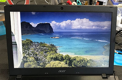 Acer TMP259G2M-F58UL6 画面のひび割れ修理 | パソコン修理ならPC本舗
