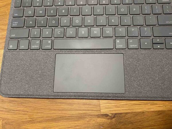 iPad Airをノートパソコン化！Logicool Combo Touch Keyboard Case