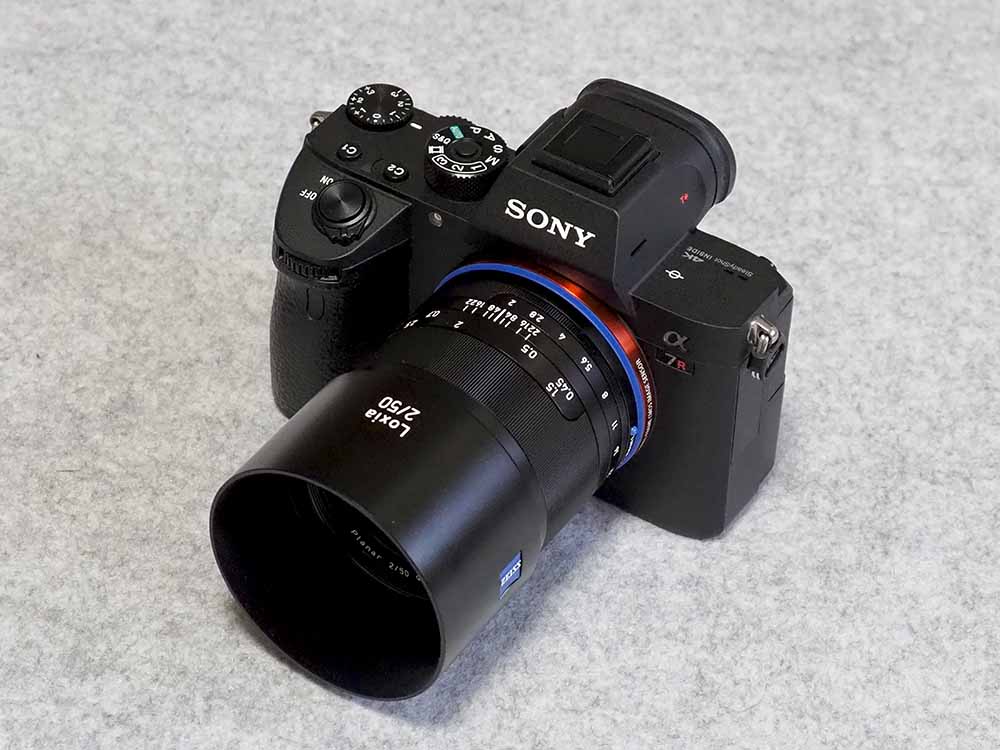 α7RIII用のスナップレンズ『Carl Zeiss Loxia 2/50』の大きさレビュー