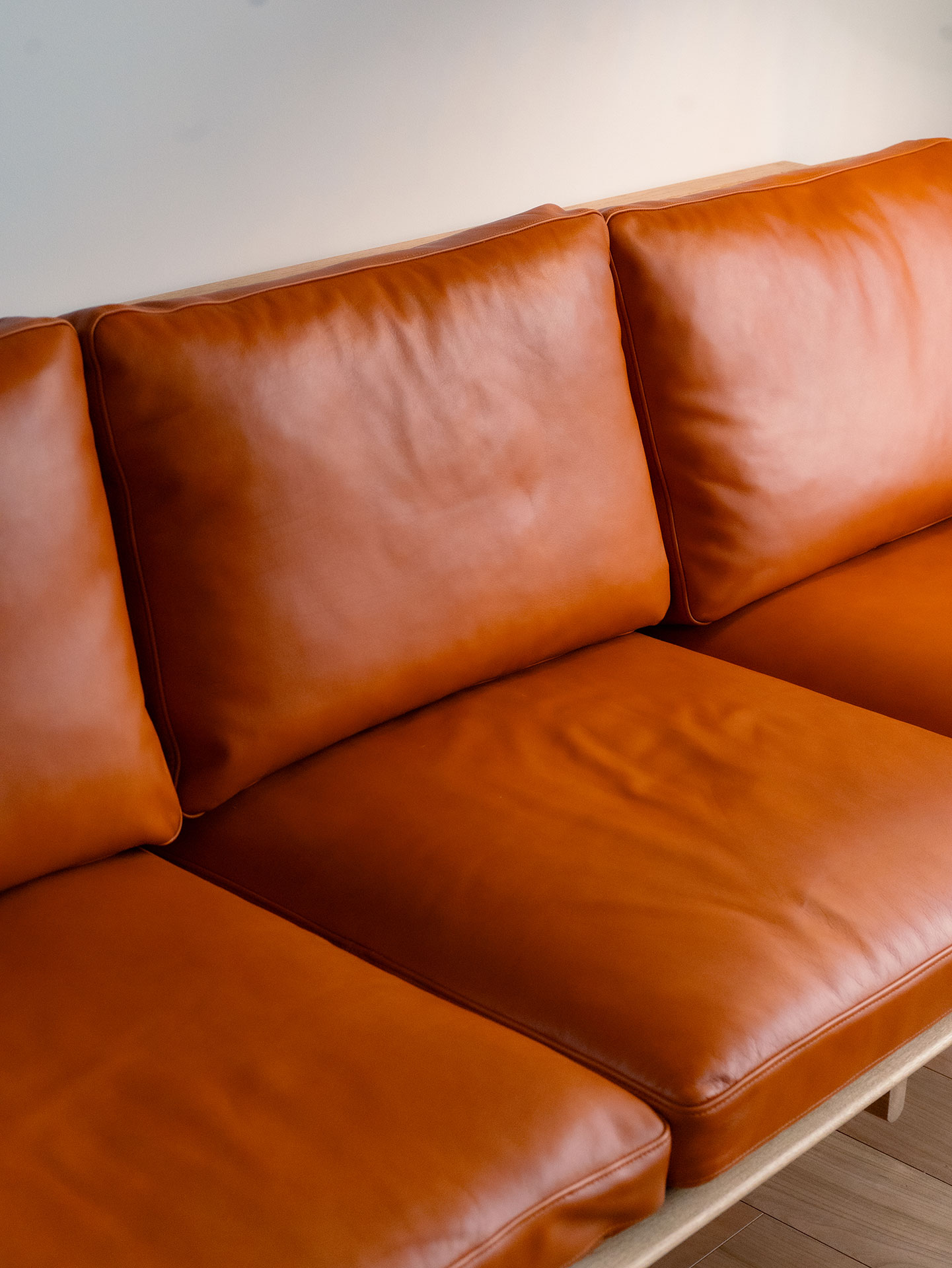 アームソファ | フレーム：オーク / クッション：革/ラテックス+