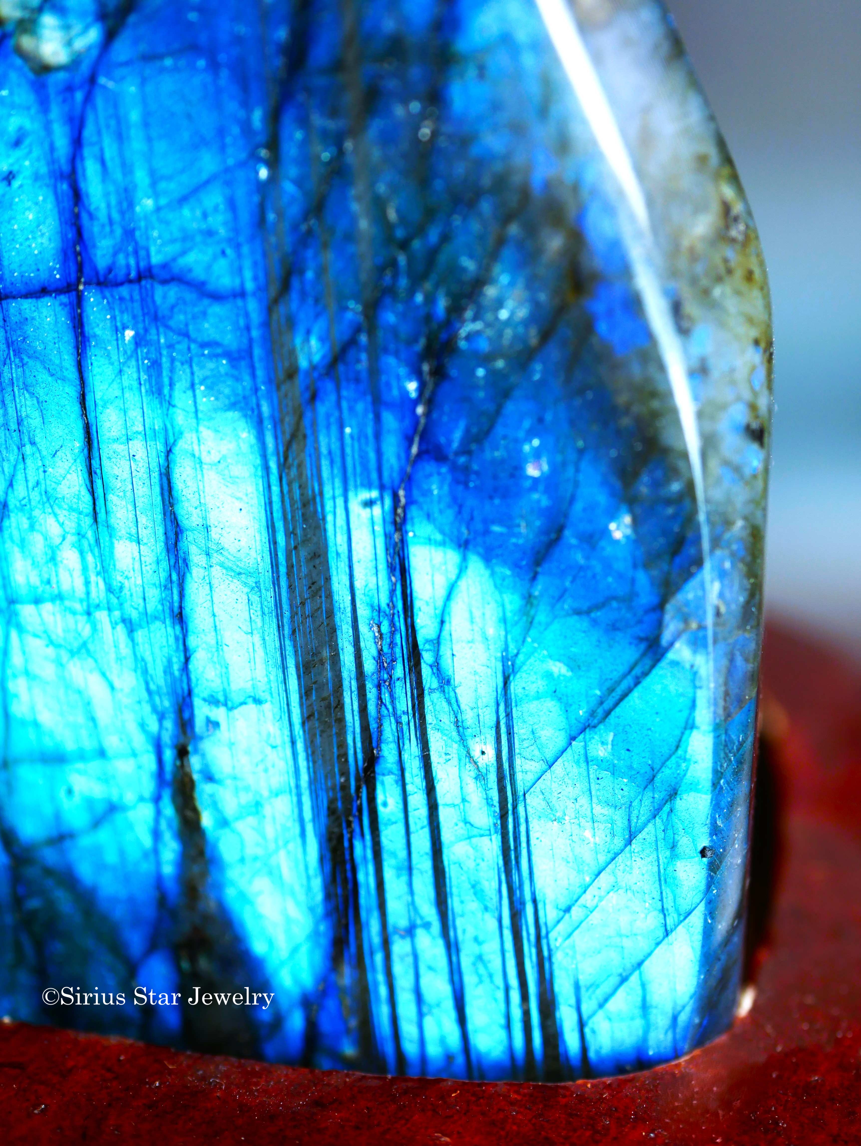 宇宙の魔法石ラブラドライト原石 ミディアム（台付き）｜シリウス