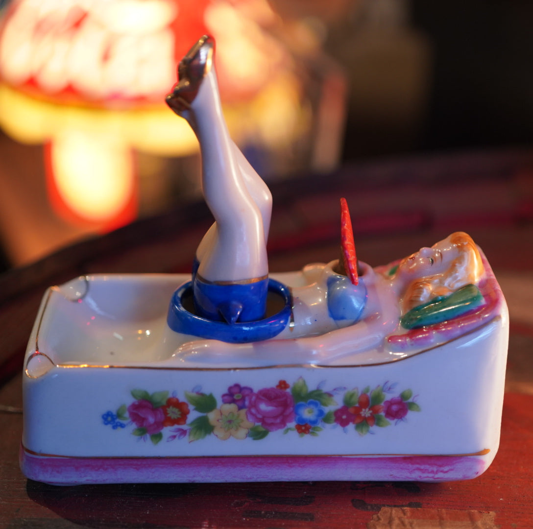 50's ピンナップガール アッシュトレイ – SK OLDIES