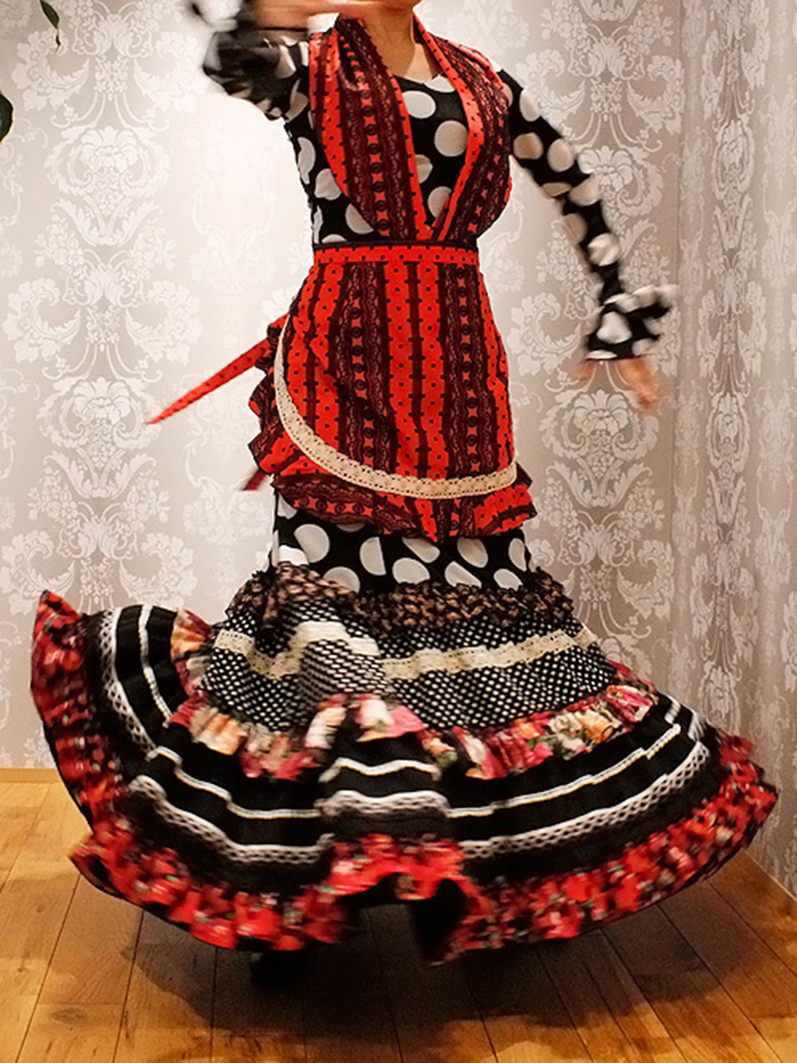 Sonia Johnes | フラメンコ衣装のソニア・ジョーンズ 公式ブランドサイト