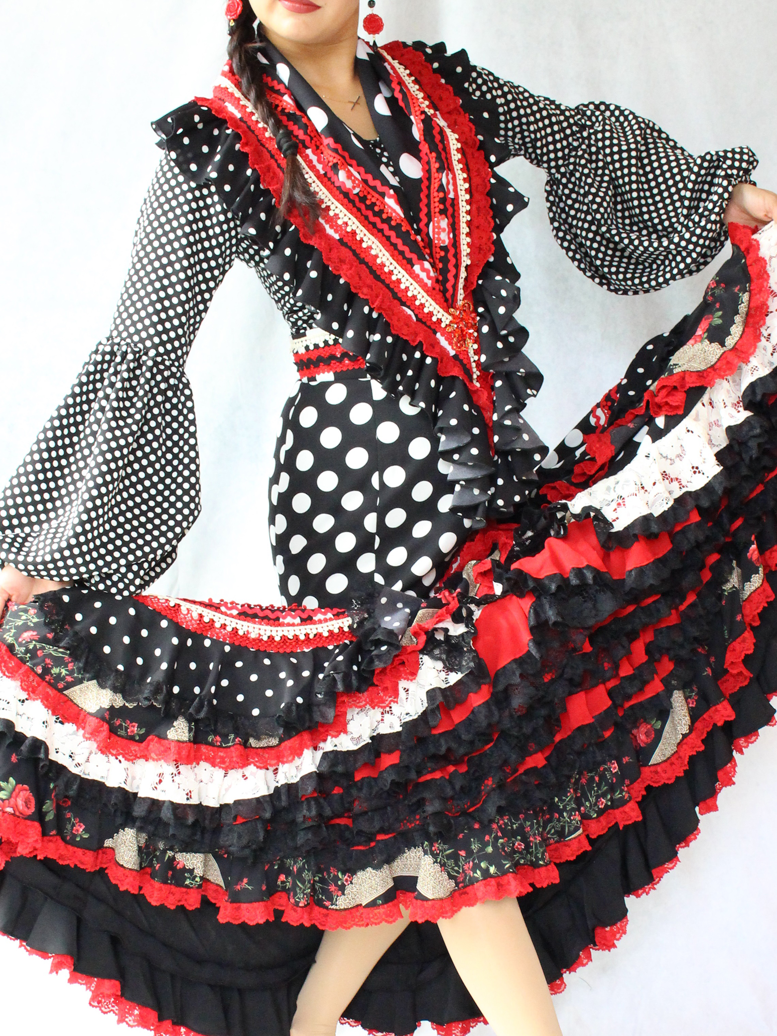 Sonia Johnes | フラメンコ衣装のソニア・ジョーンズ 公式ブランドサイト