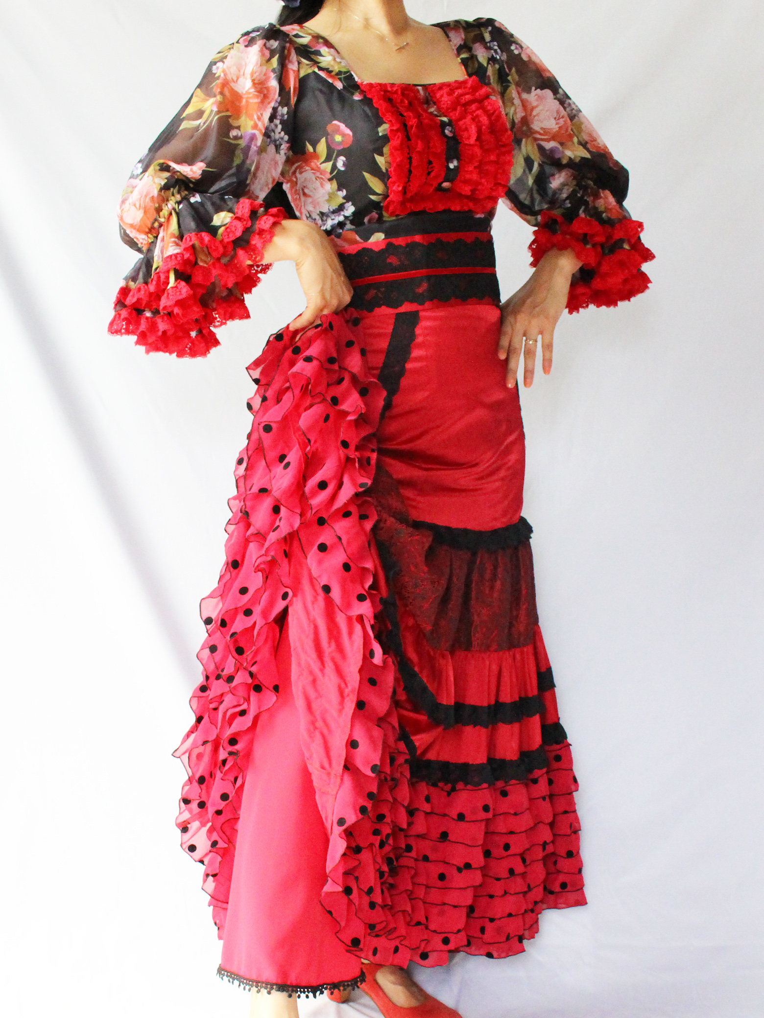 Sonia Johnes | フラメンコ衣装のソニア・ジョーンズ 公式ブランドサイト