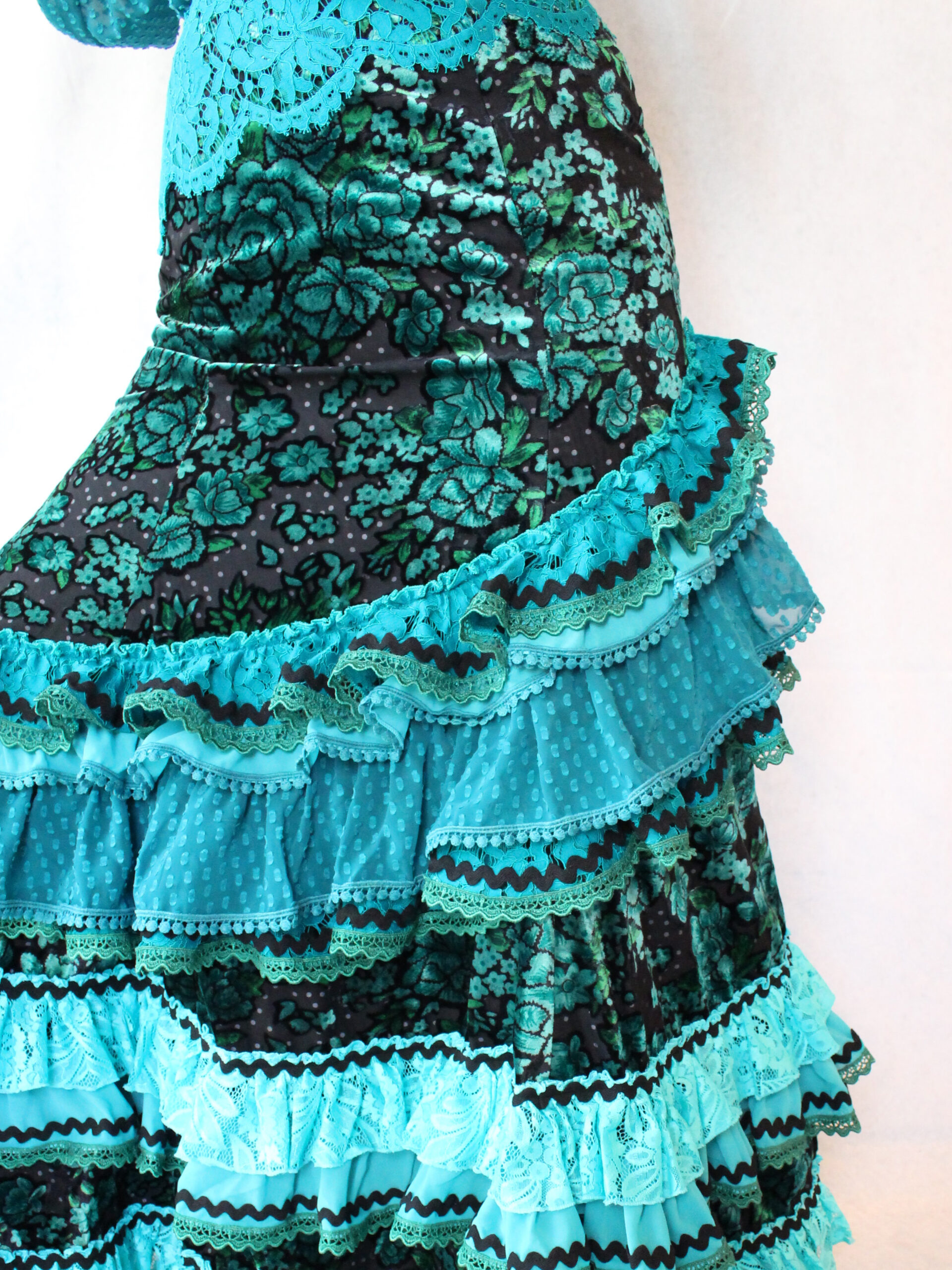 Sonia Johnes | フラメンコ衣装のソニア・ジョーンズ 公式ブランドサイト