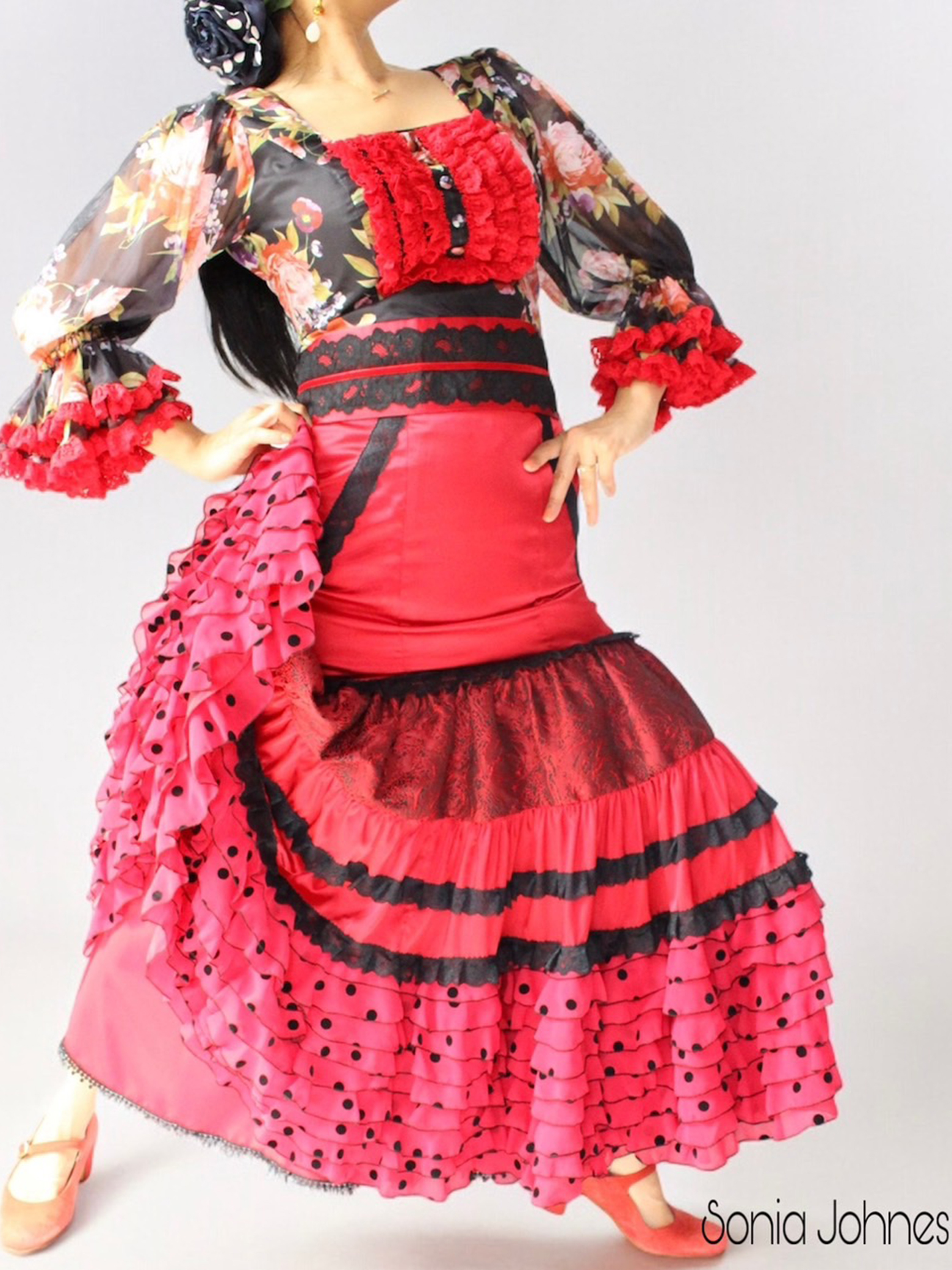 Sonia Johnes | フラメンコ衣装のソニア・ジョーンズ 公式ブランドサイト