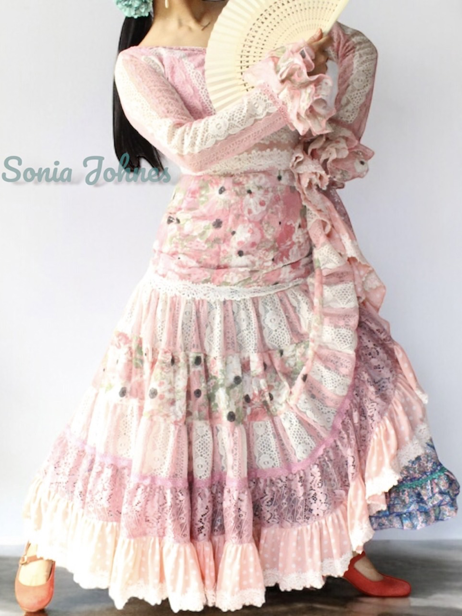 Sonia Johnes | フラメンコ衣装のソニア・ジョーンズ 公式ブランドサイト