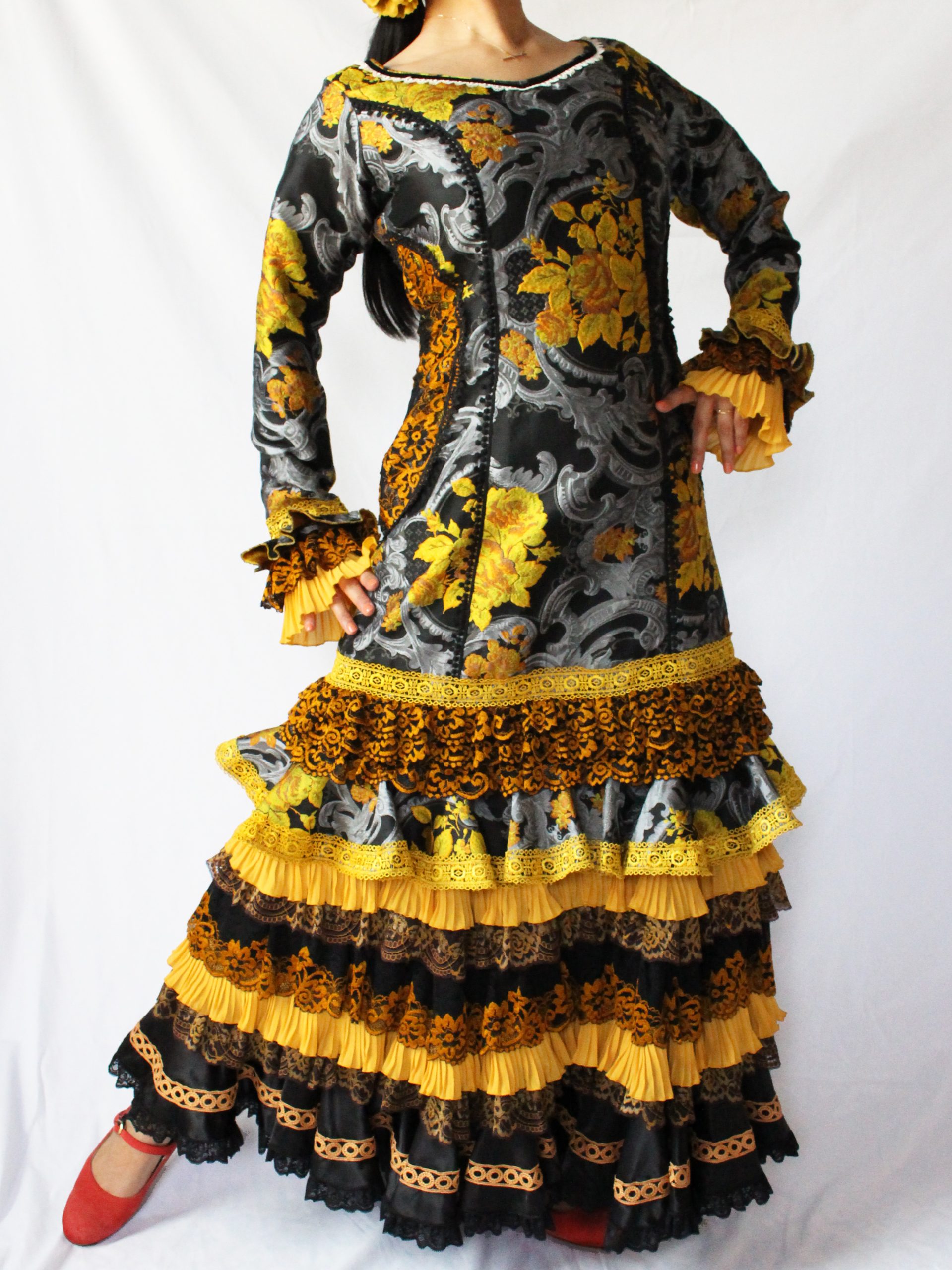 Sonia Johnes | フラメンコ衣装のソニア・ジョーンズ 公式ブランドサイト