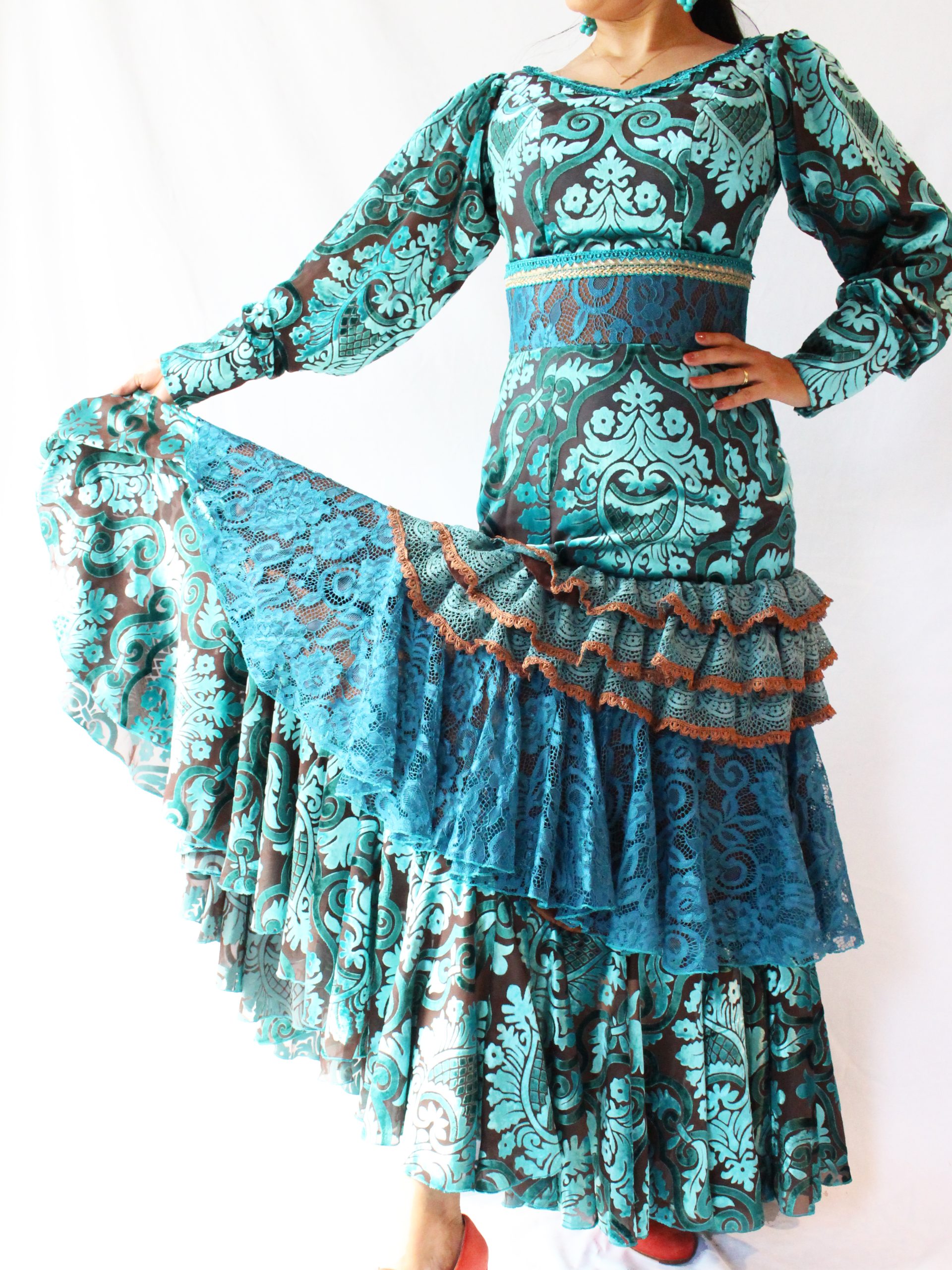 Sonia Johnes | フラメンコ衣装のソニア・ジョーンズ 公式ブランドサイト