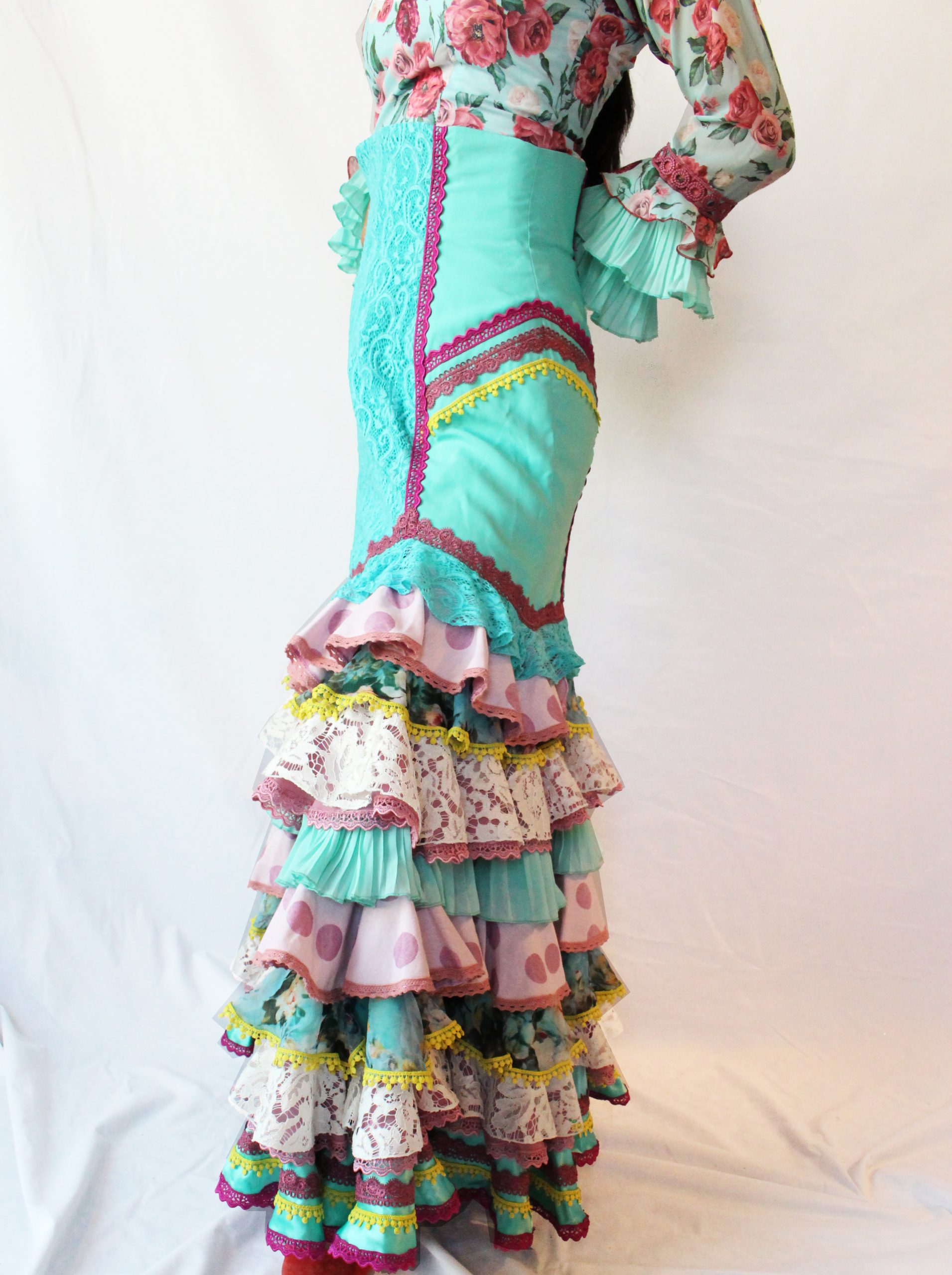 Sonia Johnes | フラメンコ衣装のソニア・ジョーンズ 公式ブランドサイト