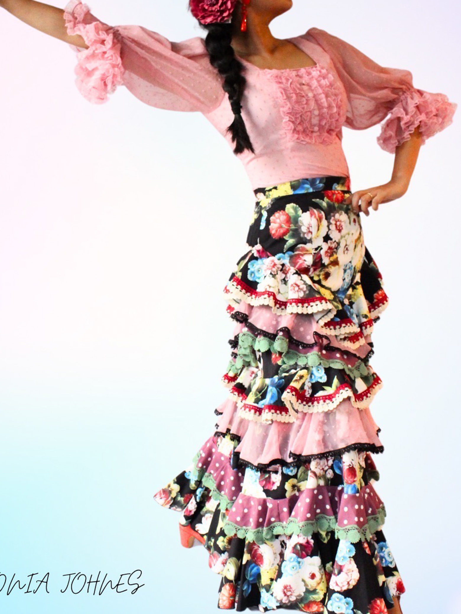 Sonia Johnes | フラメンコ衣装のソニア・ジョーンズ 公式ブランドサイト