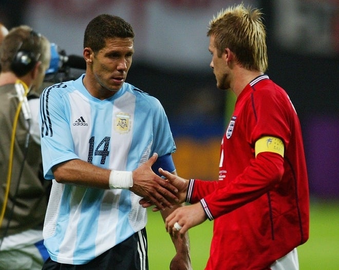 あれは退場じゃない…」フランスW杯でシメオネを蹴りつけたベッカムの