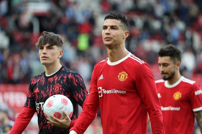 彼は偉大だ」C・ロナウドのメモリアルボールを受け取った17歳が喜び