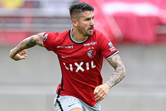 キャプ翼の世界や…」鹿島エヴェラウドのド派手なバイシクル弾にファン