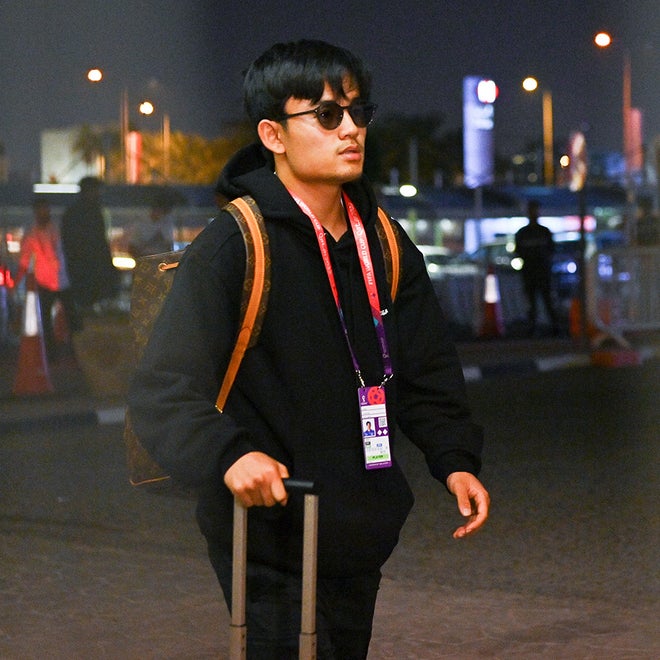 久保建英が「グラサン姿」でカタール入り！日本代表に前倒し合流でW杯