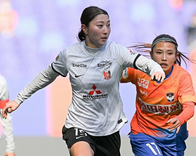 2枚目の写真、ヤバいです」艶やか唇。“ズボラすぎ”な浦和L・塩越柚歩