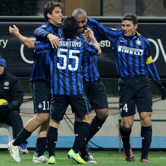 すごい2人だ！」久々の再会！ 長友佑都＆レジェンドSBの2ショットに