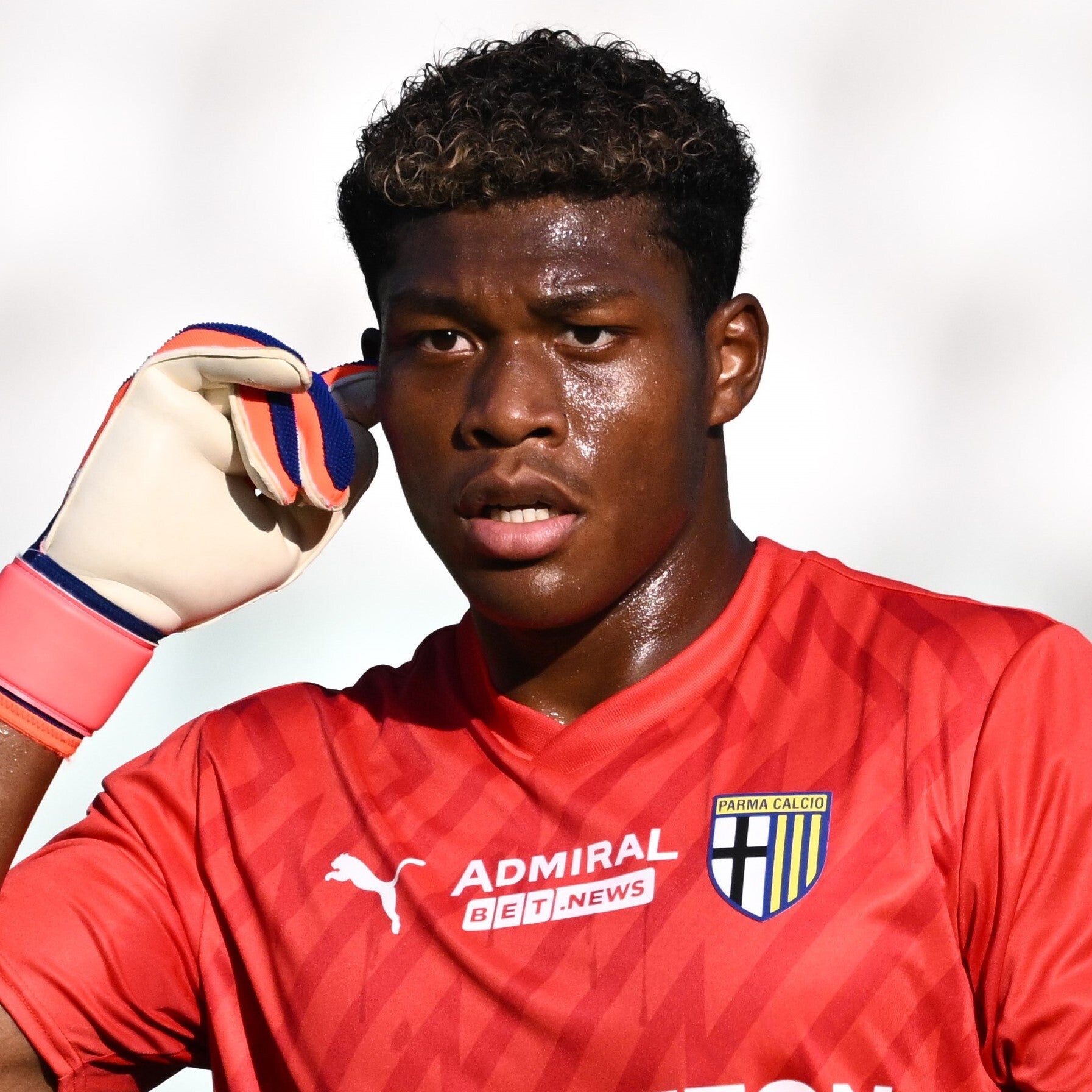 新たな形でベルマーレをサポート」湘南の25年新キット、胸スポンサーが