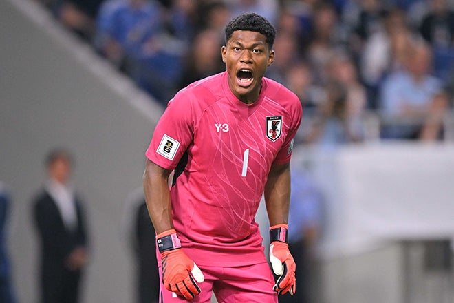 何もないクロス」からの失点は必然!? GK鈴木彩艶の発言から浮かび