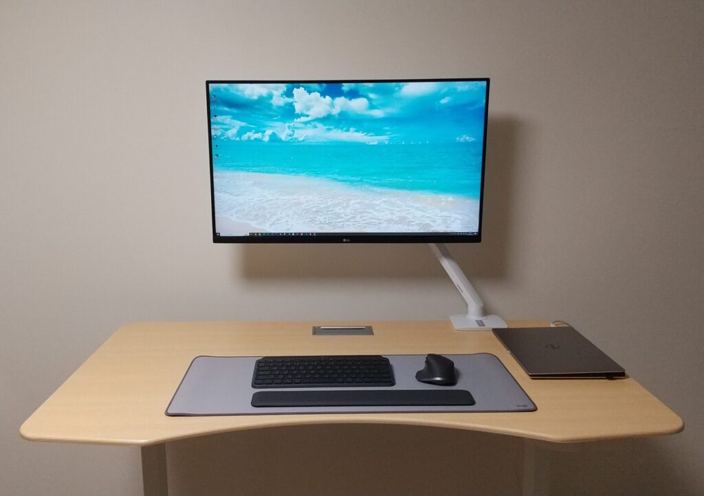 ミニマムでおしゃれに統一】Logicool デスクマット＆パームレスト