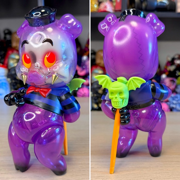 BlackBook ToyからFrank Kozik氏の「Vampire Piggums Inner Skull ver