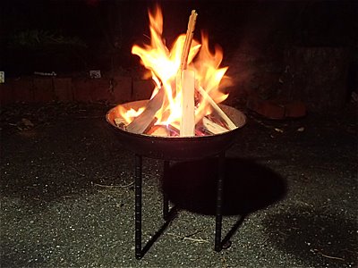 100均アイテムだけで作る焚火台【超簡単】ステンレス製ザルと