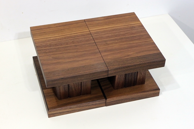 ブラックウォルナット無垢材のデスクトップ用スピーカースタンド