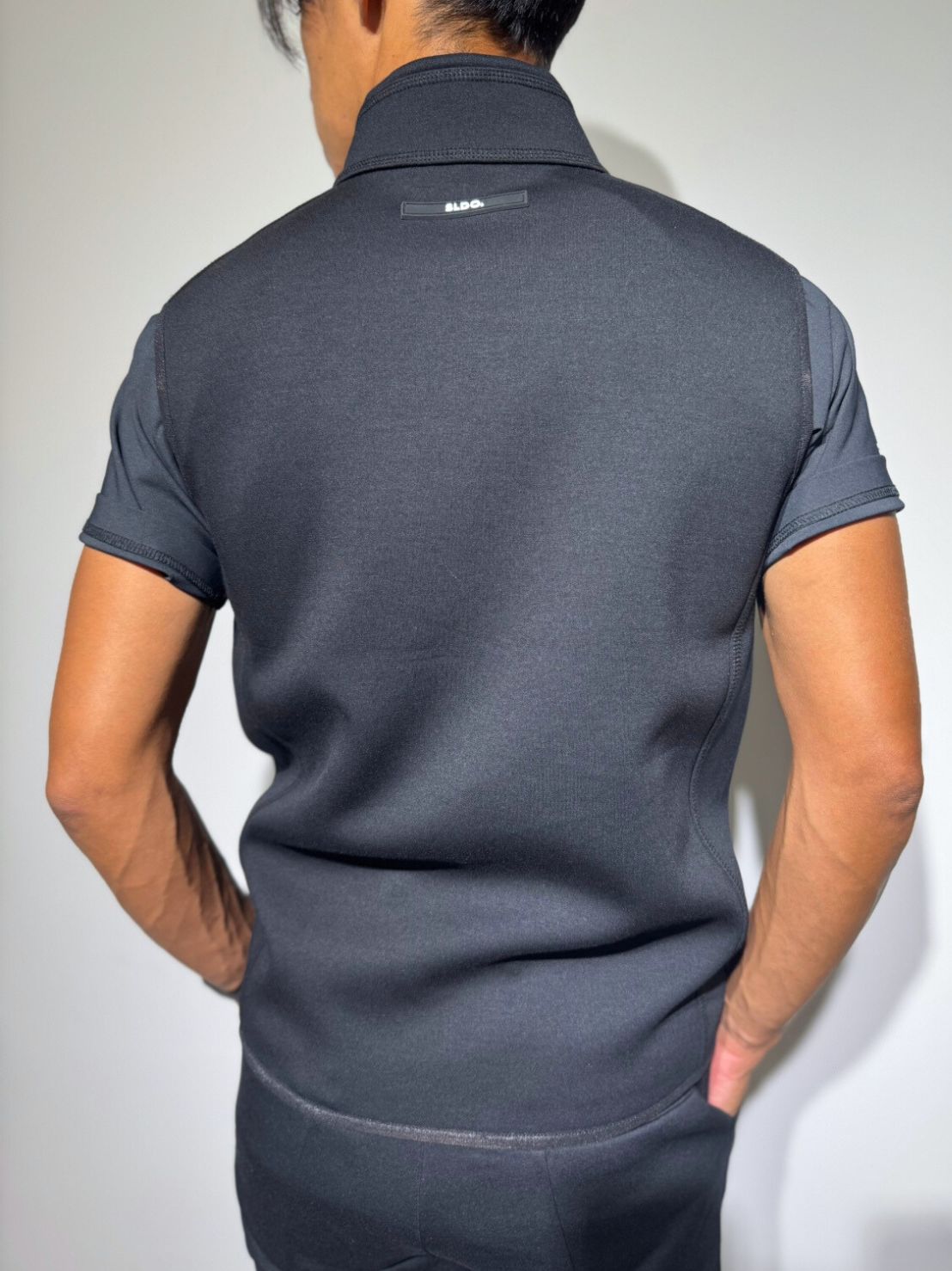 ライト ダブルニットベスト 3D SHADOW LOGO/BLACK (UNISEX) – SLDO.