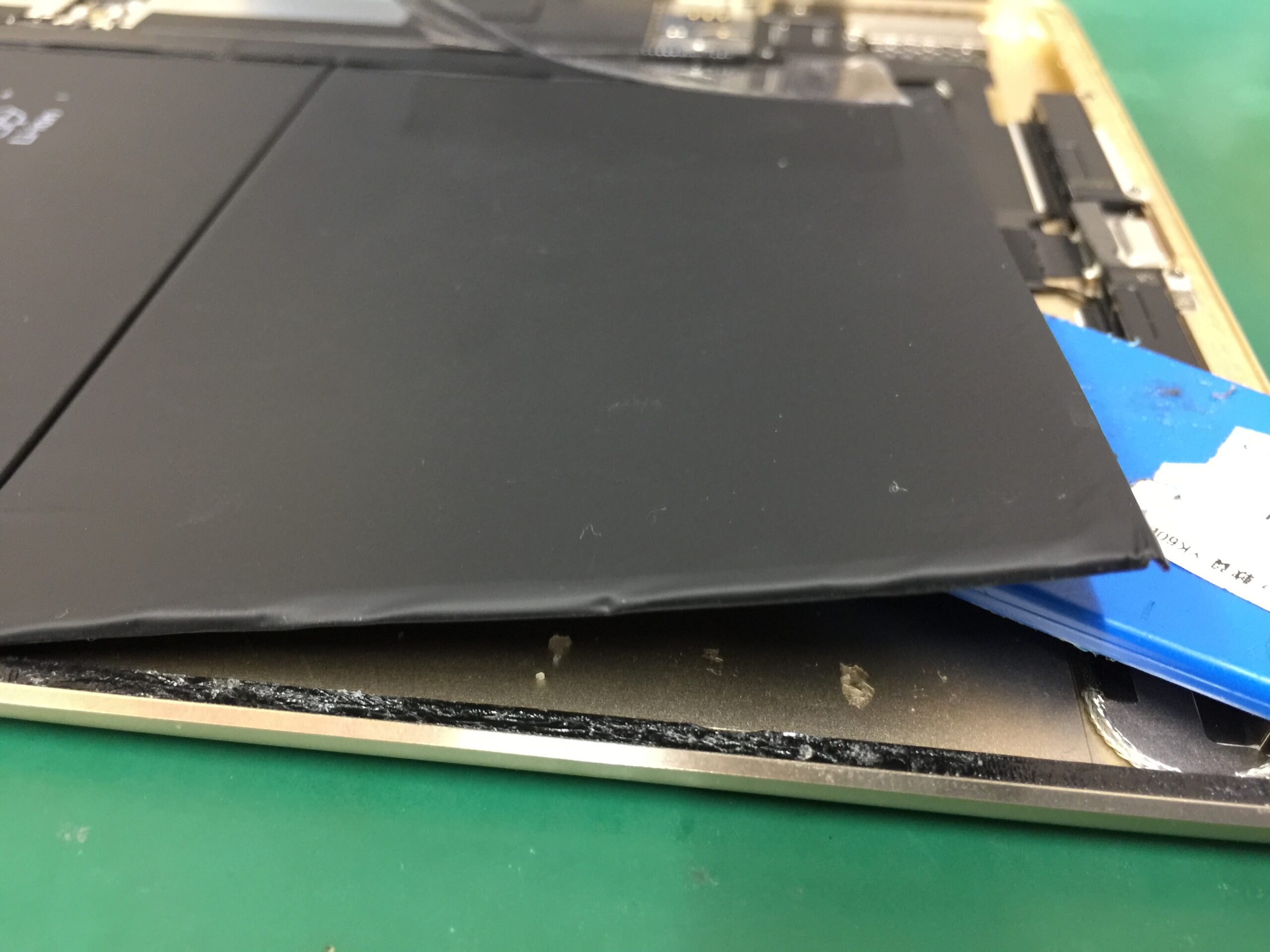 電源ボタンを長押ししても充電してもまったく反応しない起動不良の