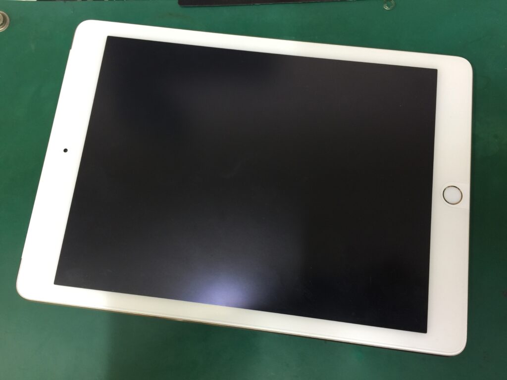 電源ボタンを長押ししても充電してもまったく反応しない起動不良の