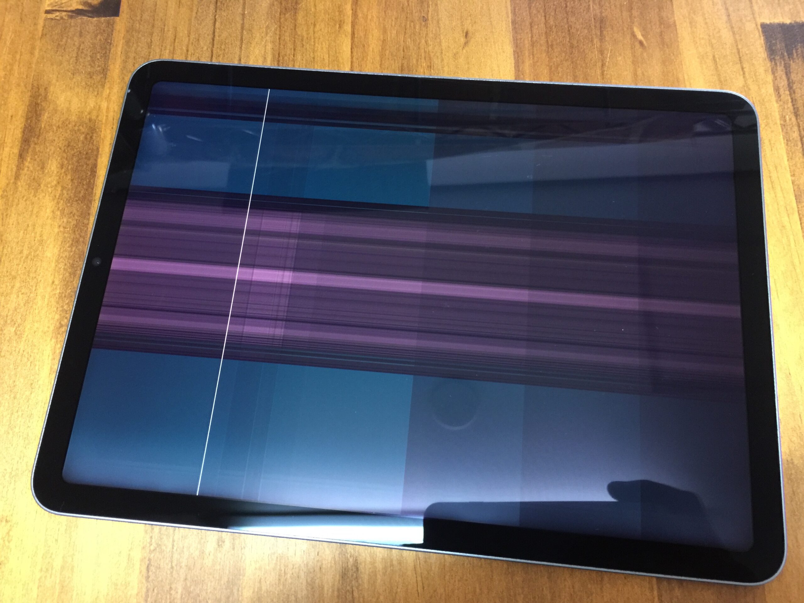 iPad スペースグレー 画面に縦線あり iPad画面に縞模様？！iPad画面に