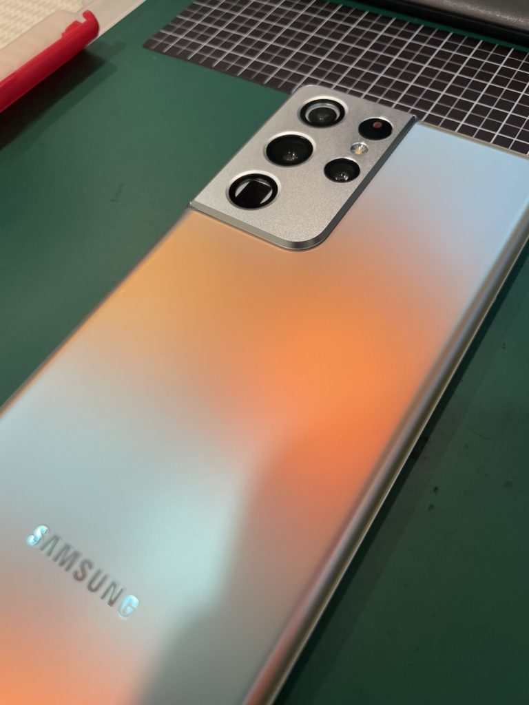 Galaxy S21 Ultra 背面（ガラス）割れも1時間程で修理完了、もちろん
