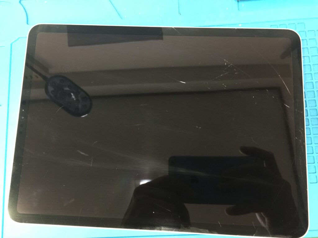 iPad Pro 11インチ 第3世代の軽度なガラスひび割れ修理を画面交換で